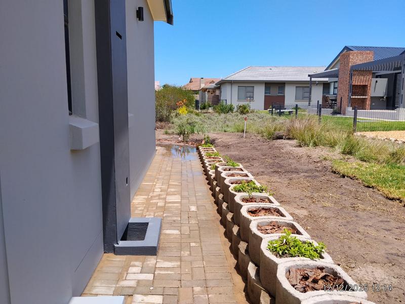 To Let 3 Bedroom Property for Rent in Paradise Coast Western Cape